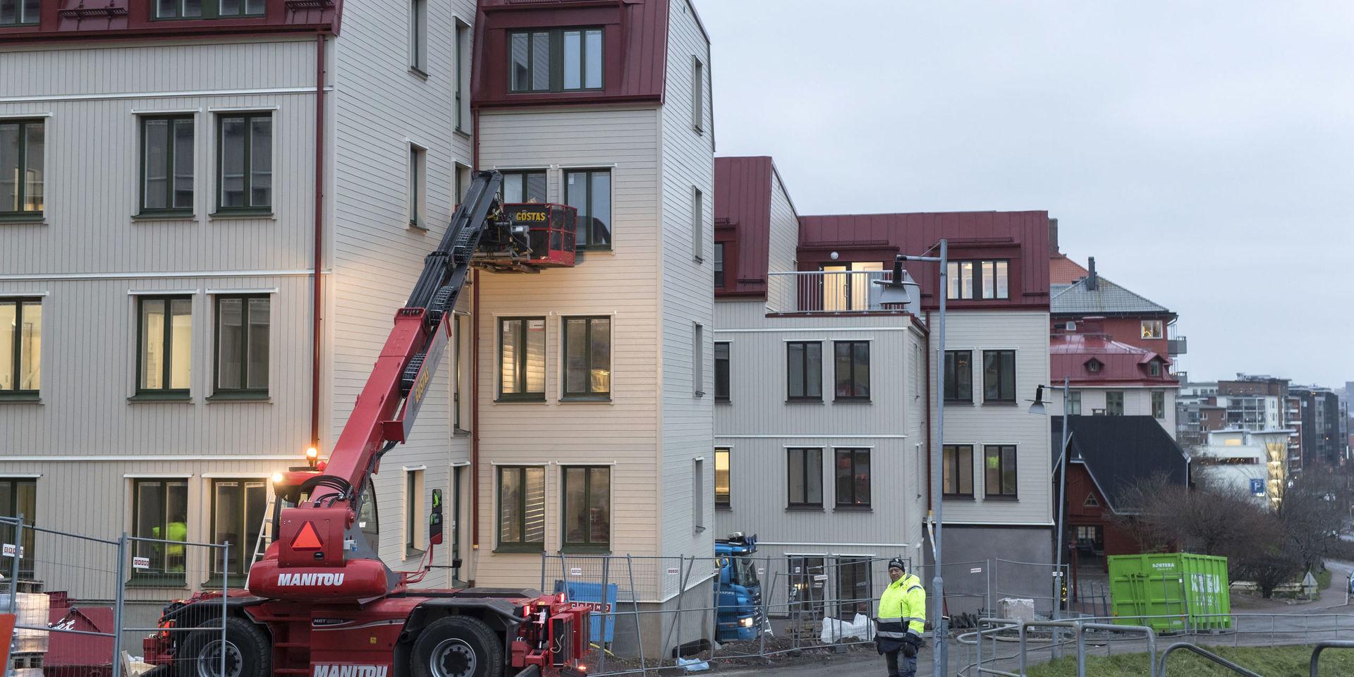 Studentbostäderna på Plejadgatan på Lindholmen får sina första hyresgäster nu under luciaveckan. Såväl stommen som fasaden är klädd i trä.