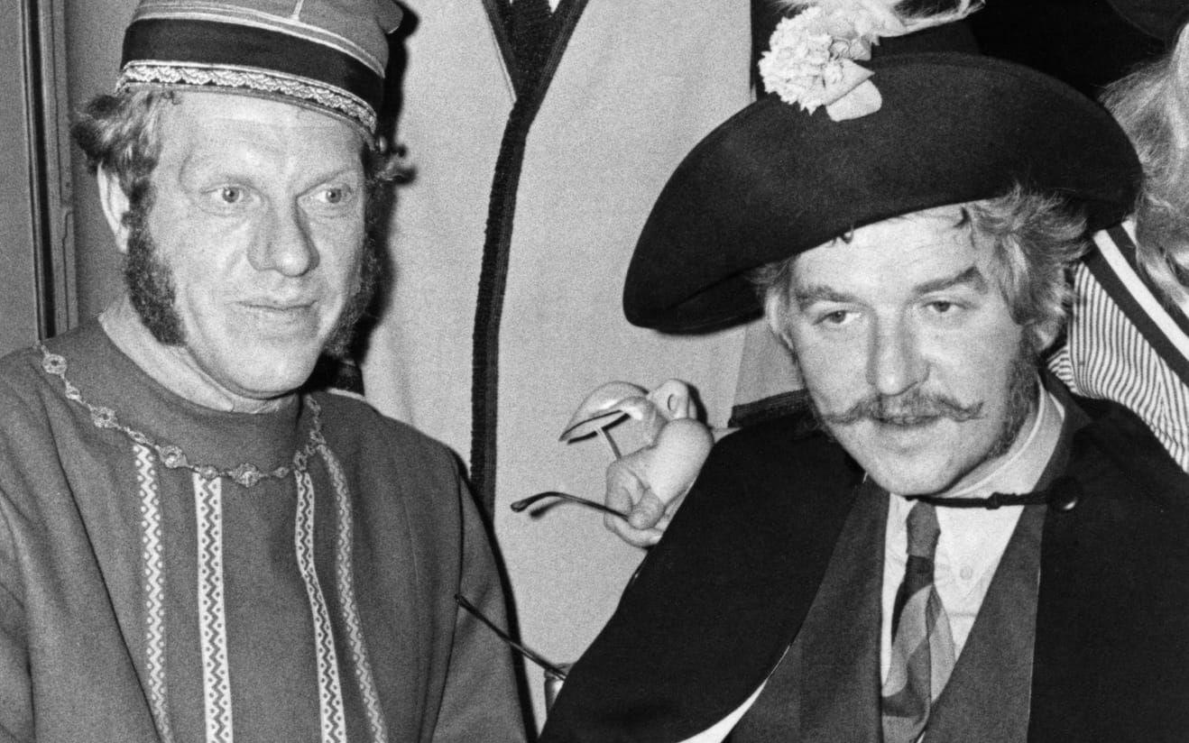 Komikerduon Hans Alfredson och Tage Danielsson inför premiären av revyn "Spader, Madame!" på Oscarsteatern i Stockholm 1968.