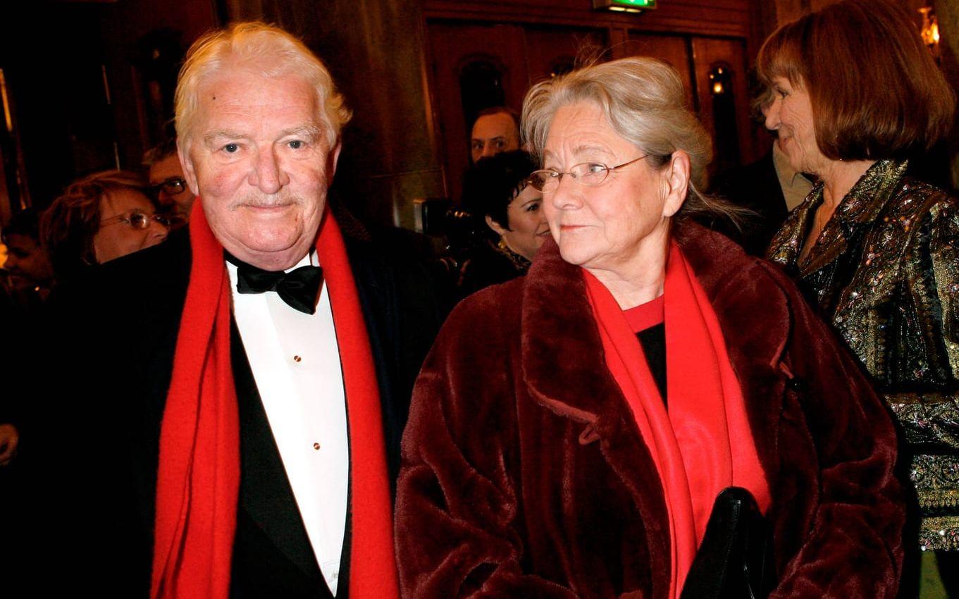 Hans Alfredson tillsammans med hustrun Gunilla på Oscarsteaterns 100-årsjubileum 2006. Bild: TT