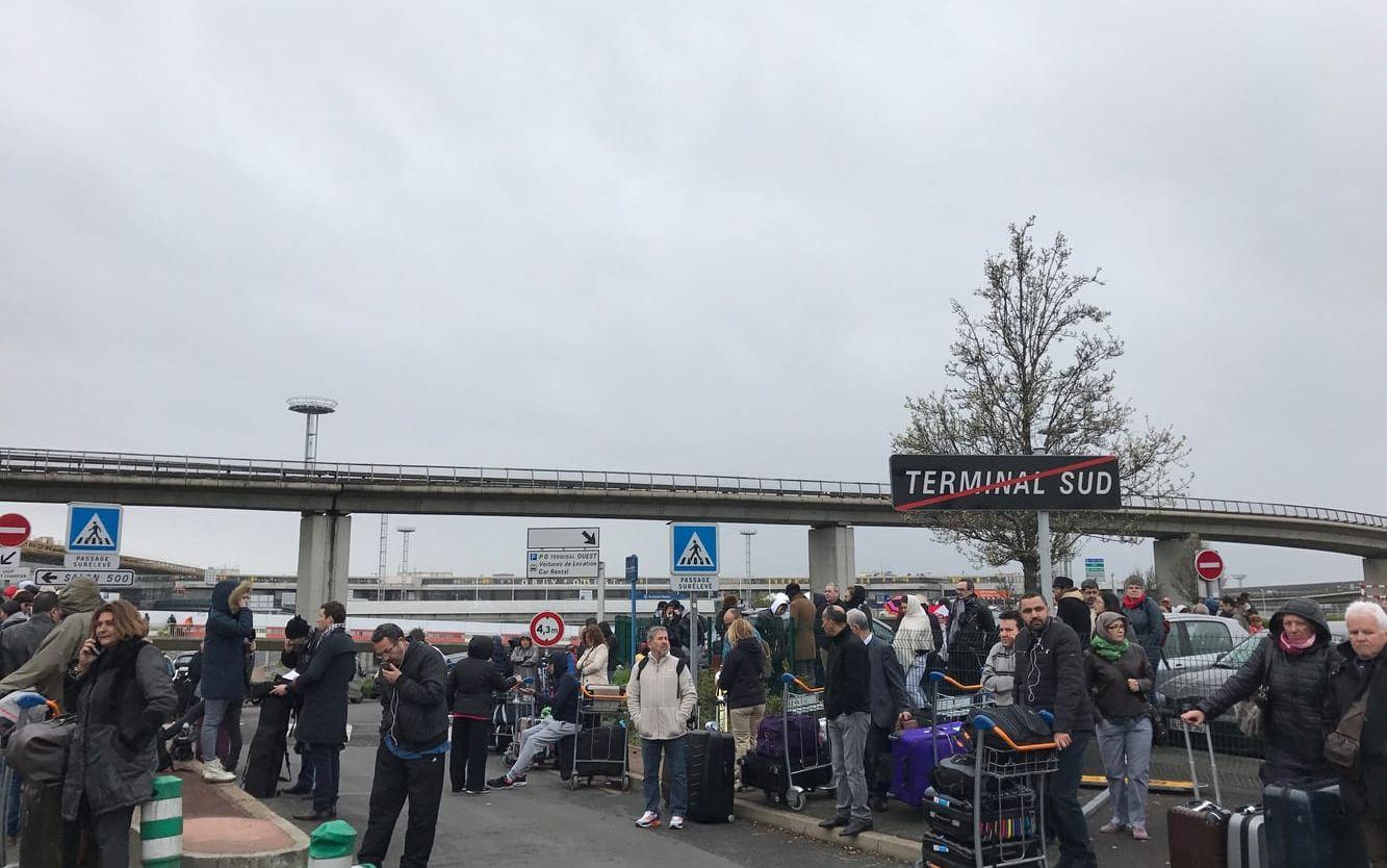 Tusentals människor evakuerades från flygplatsen under lördagen. Bild: Hanna Rydén