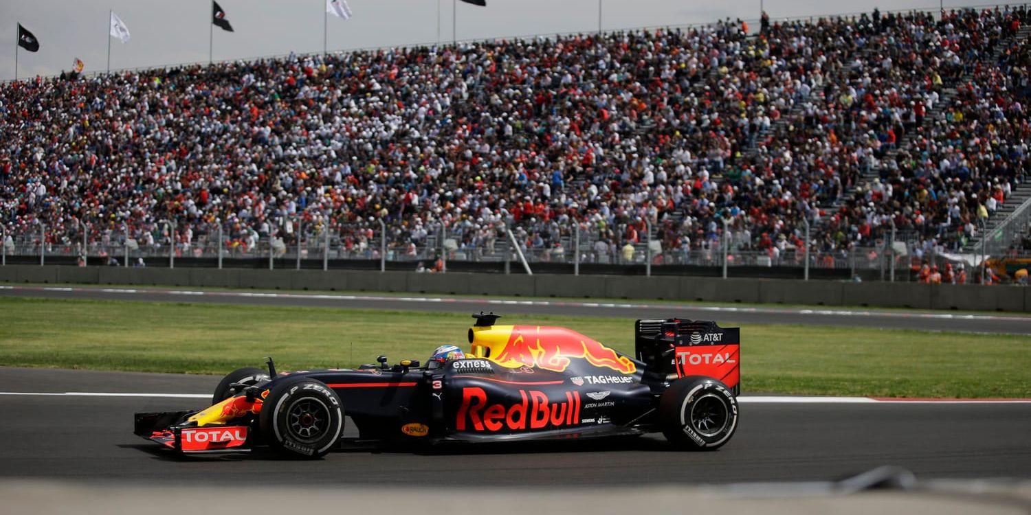 Red Bull-föraren Daniel Ricciardo under Mexikos GP i fjol. Anläggningen är oskadd efter jordbävningen och årets lopp ska gå som planerat.