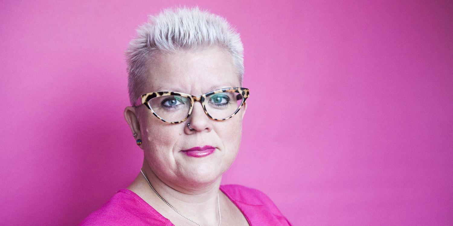 Suzann Larsdotter är auktoriserad sexolog på RFSU. Hon berättar sexleksakerna hjälper många kvinnor som ofta har svårt att få orgasm. Lufttrycksvibratorn har blivit en säljsuccé, och hjälper dem som tidigare inte fått orgasm menar hon.