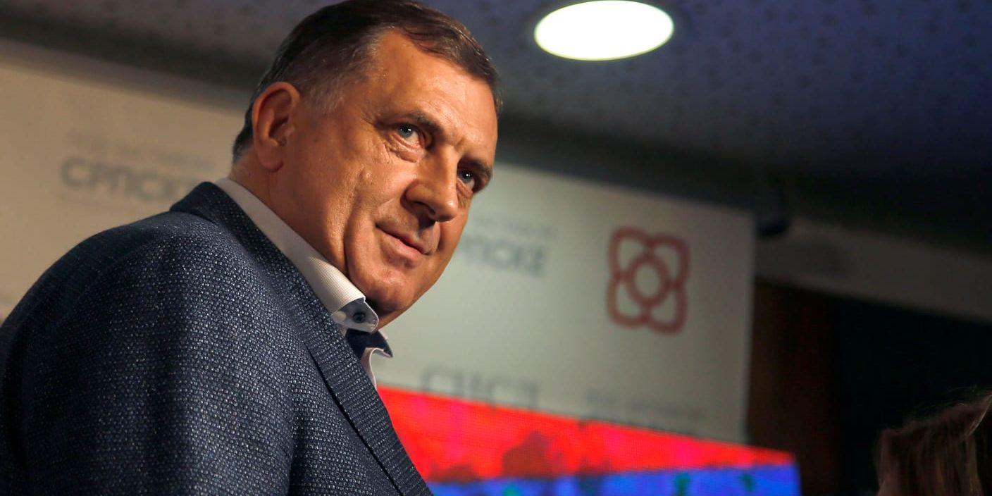 Milorad Dodik utropade seger på en presskonferens i Banja Luka på söndagskvällen.
