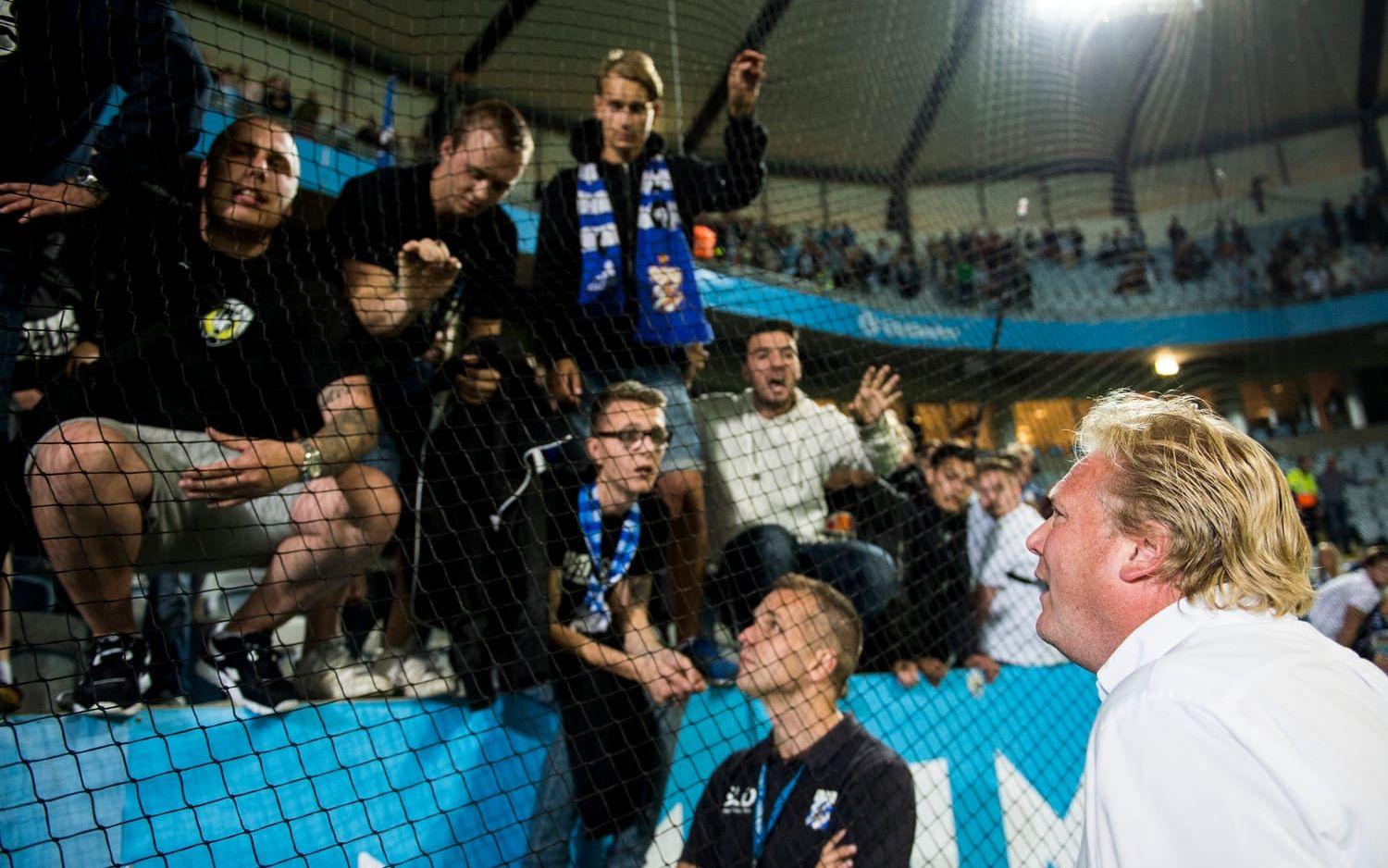 Årets säsong har varit tuff för Blåvitt och Lennartsson – fansen har flera gånger krävt hans avgång. Bild: Bildbyrån
