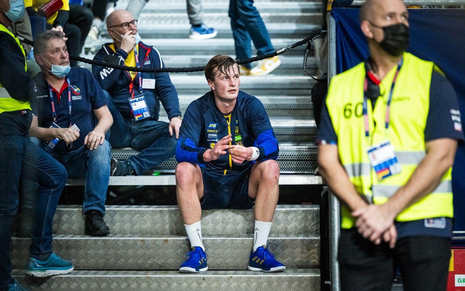 Jonathan Carlsbogård fick se avslutningen av VM-semifinalen från sidan av. 
