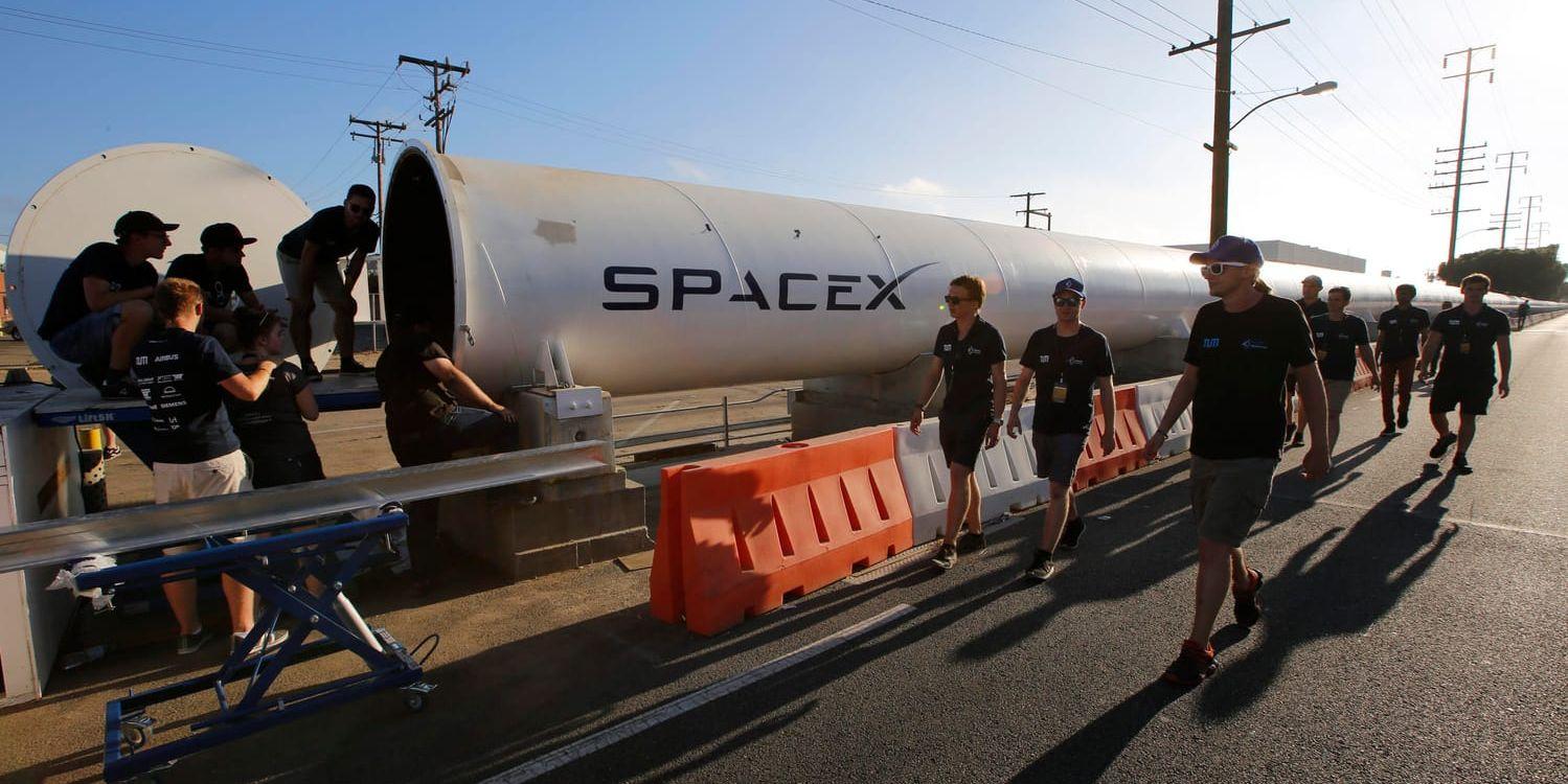 Deltagare vid en tävling för Hyperloop-prototyper i Hawthorne, Kalifornien, i augusti förra året.