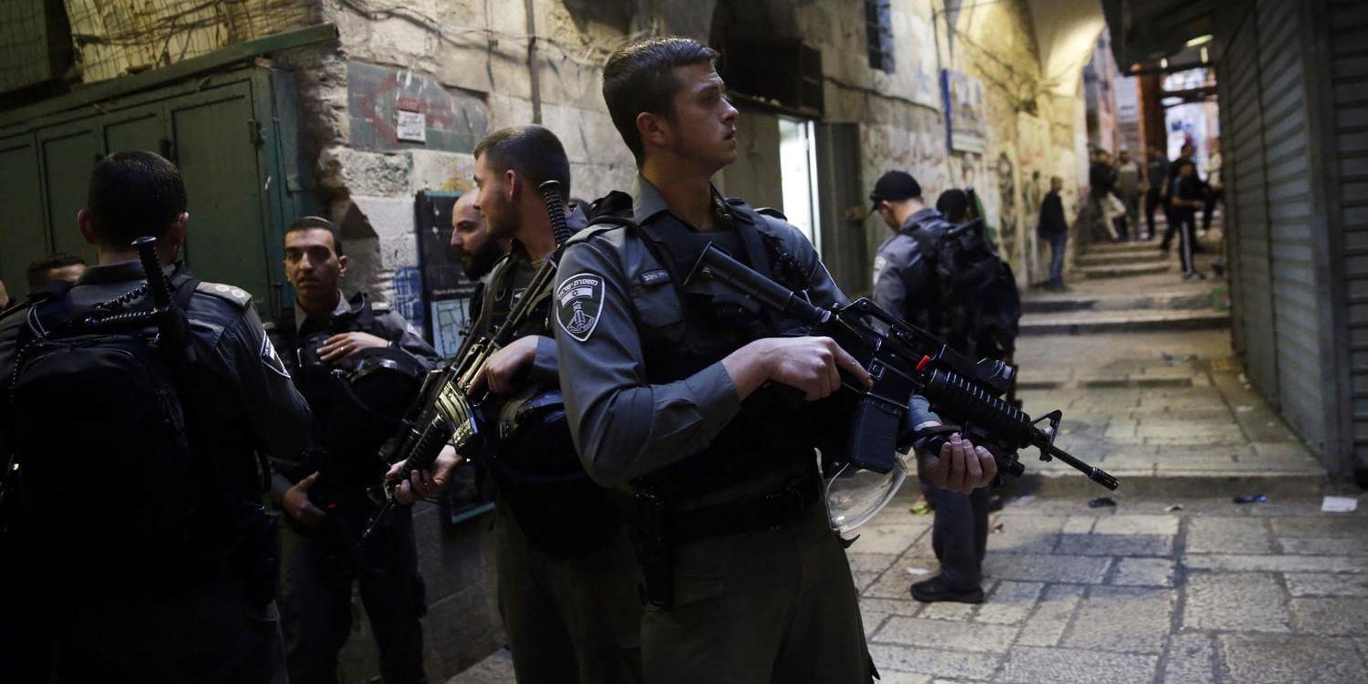 Israelisk polis efter knivattacken i Jerusalem. Arkivbild.