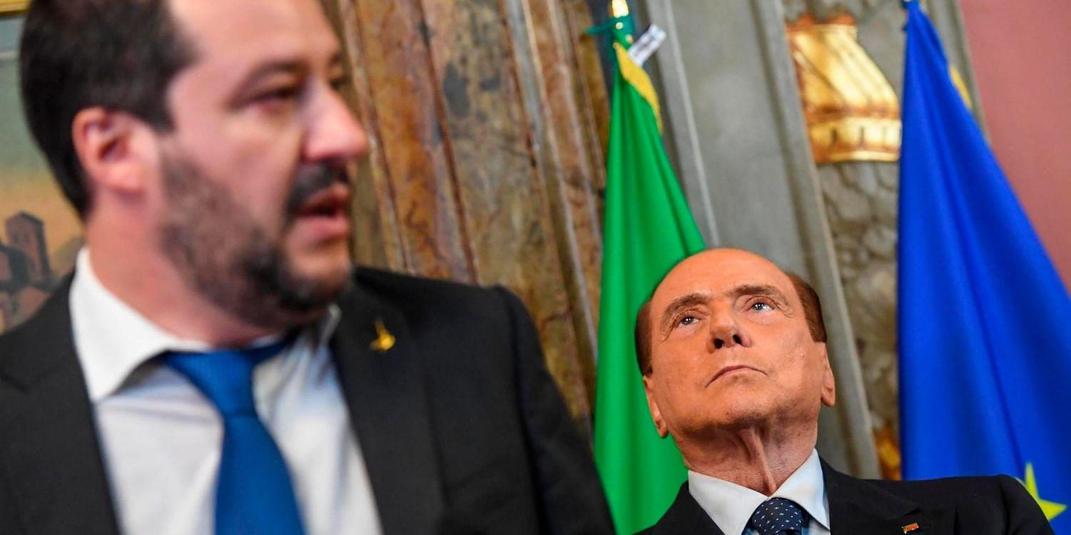 Lega-ledaren Matteo Salvini (vänster) mötte pressen tillsammans med Silvio Berlusconi (höger).