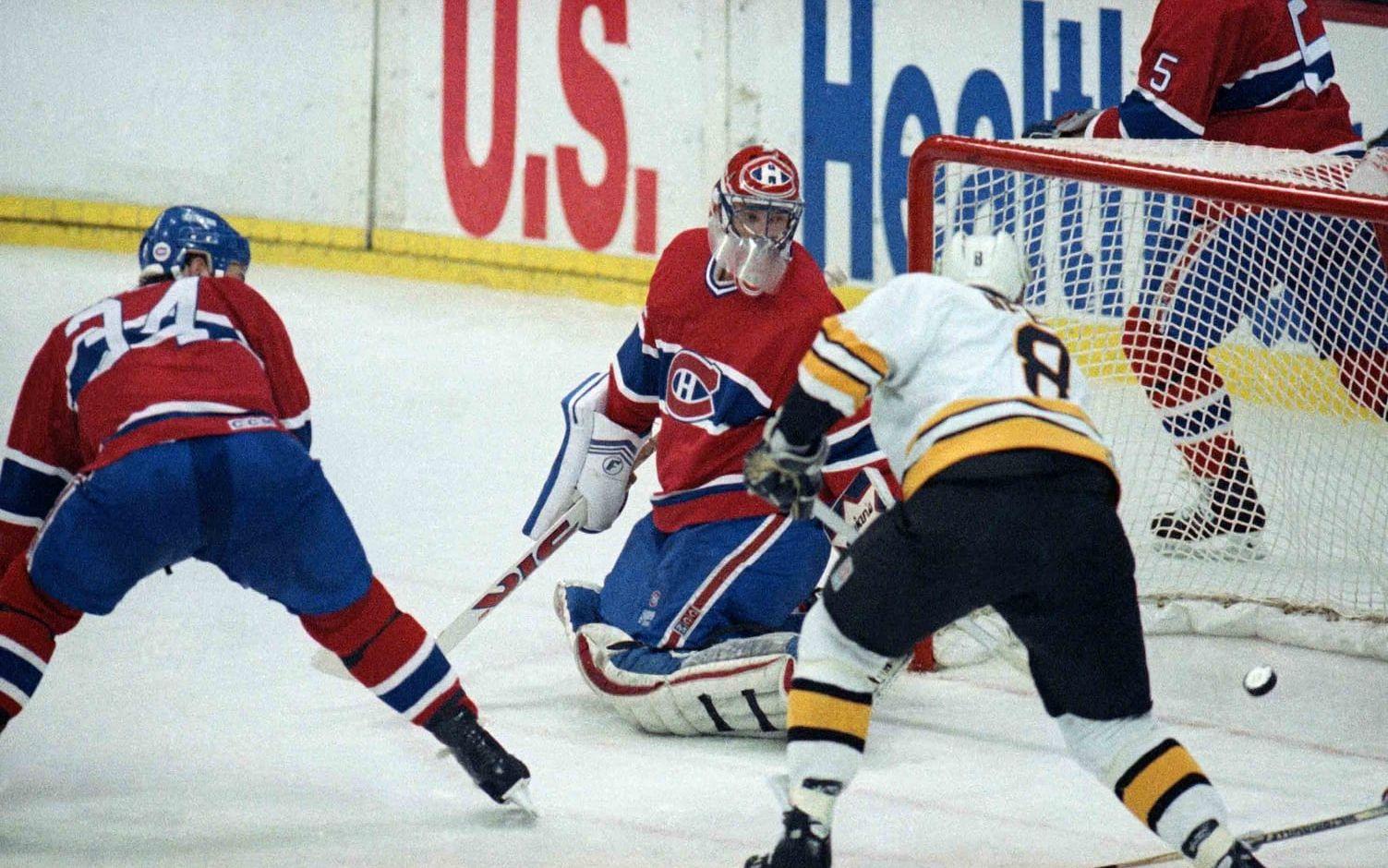 11. Bostonlegendaren <strong>Cam Neely</strong> kom till klubben från Vancouver sommaren 1986. I motsatt riktning flyttade Barry Pederson, en helt okej center, men inte i närheten av Neelys kaliber. Skarpskytten gjorde nästan 400 mål i NHL, de flesta av dem i Boston. Foto: TT