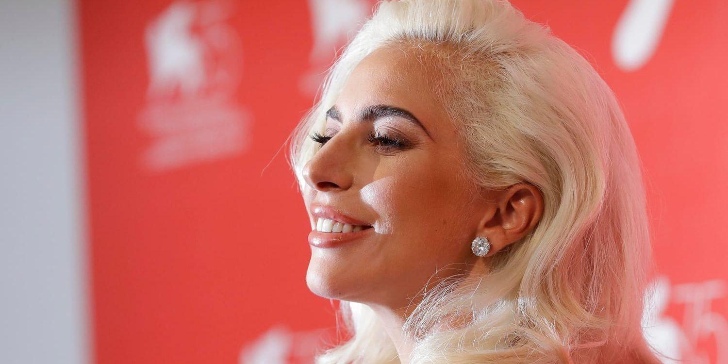 Lady Gaga är på plats i Venedig för att marknadsföra den nya versionen av "A star is born" i vilken hon spelar huvudrollen.