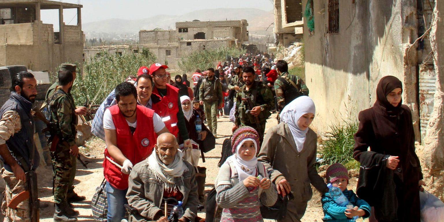 Människor som lämnade sina bostäder i östra Ghouta i söndags för att evakueras från området.