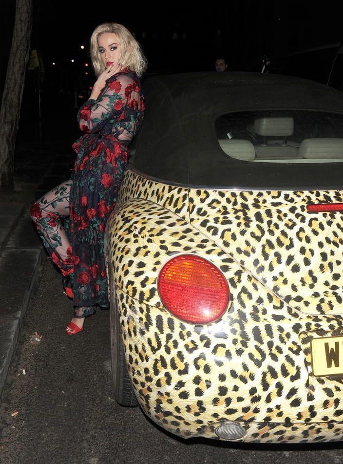 Katy Perry anländer till efterfesten. BILD: Stella Pictures