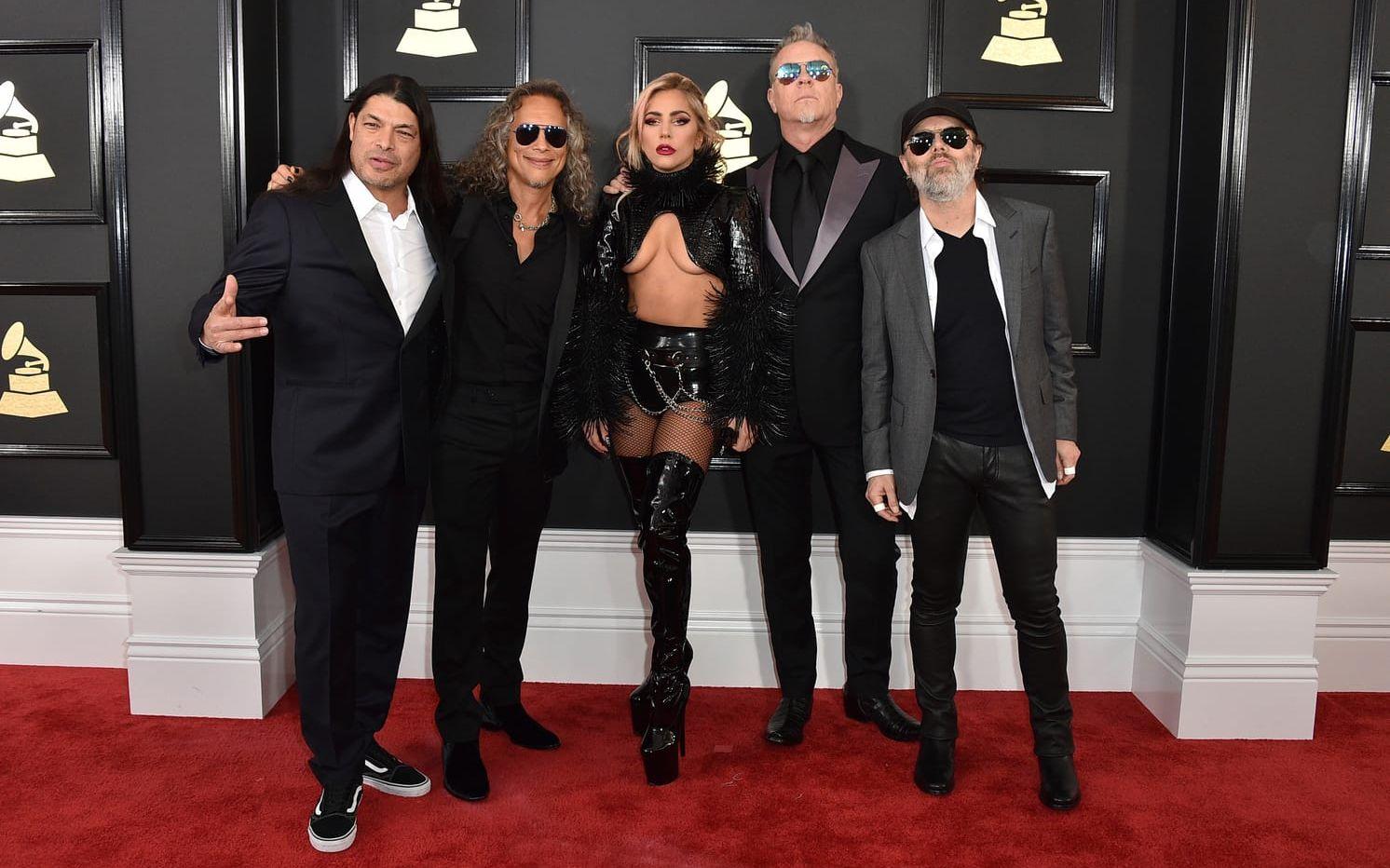 Lady Gaga, Robert Trujillo, Kirk Hammett, James Hetfield, och Lars Ulrich från Metallica. Foto: TT