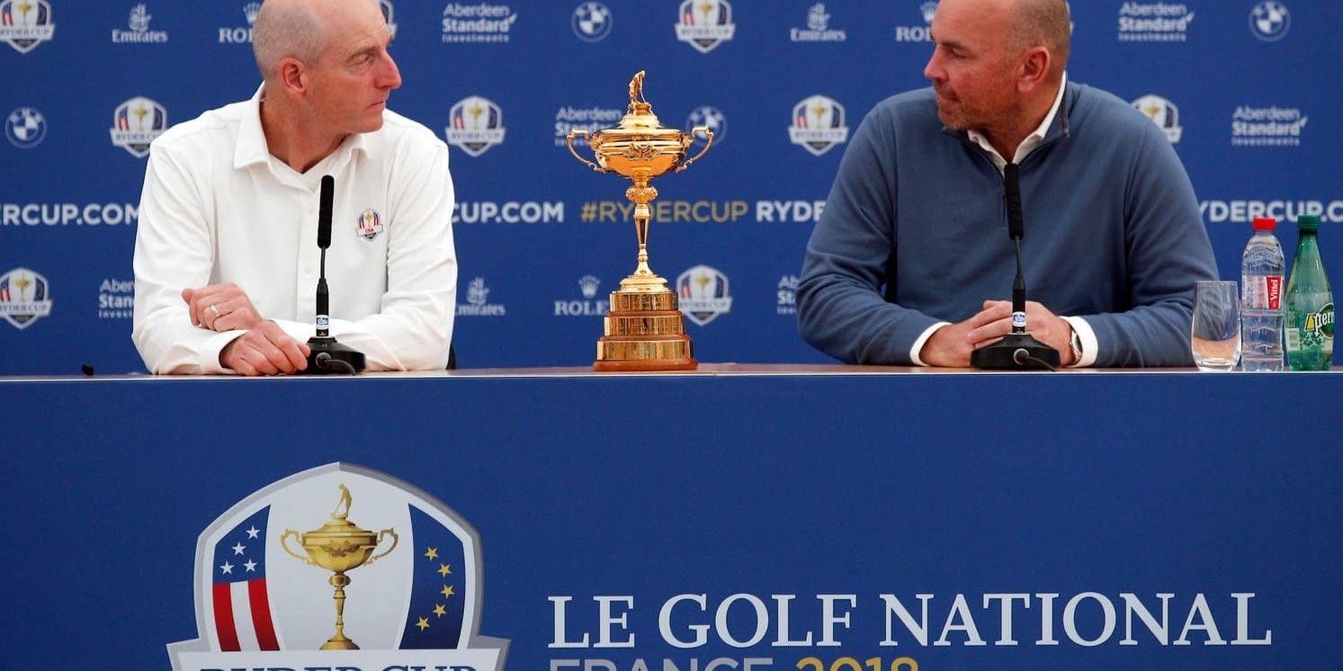 USA:s kapten Jim Furyk och Europas dito Thomas Bjørn, under måndagens presskonferens inför årets Ryder Cup i golf.