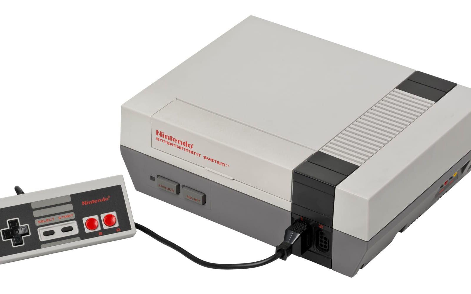 15. Nintendo Entertainment System (1983) Konsolen som inte bara räddade tv-spelsindustri utan också var med och definierade den. "NES var för tv-spel vad Beatles var för rock'n'roll#, konstaterar Time.