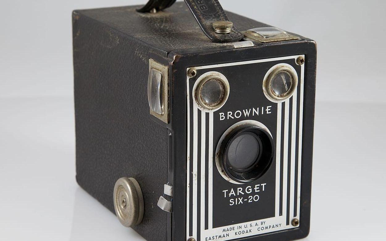 8. Kodak Brownie (1900). Aldrig förr hade det funnits en kamera så var så billig och lättanvänd. Brownie kostade bara en dollar och filmen var lika billig. Det var här uttrycket "snapshot" slog igenom.
