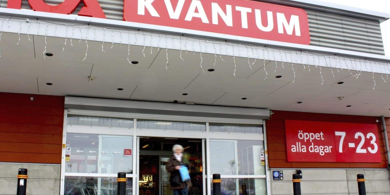 I dag blir Ica Kvantums butik i Stenungsund föremål för intern granskning. I värsta fall kan ägaren Robert Larsson tvingas sälja sin butik.