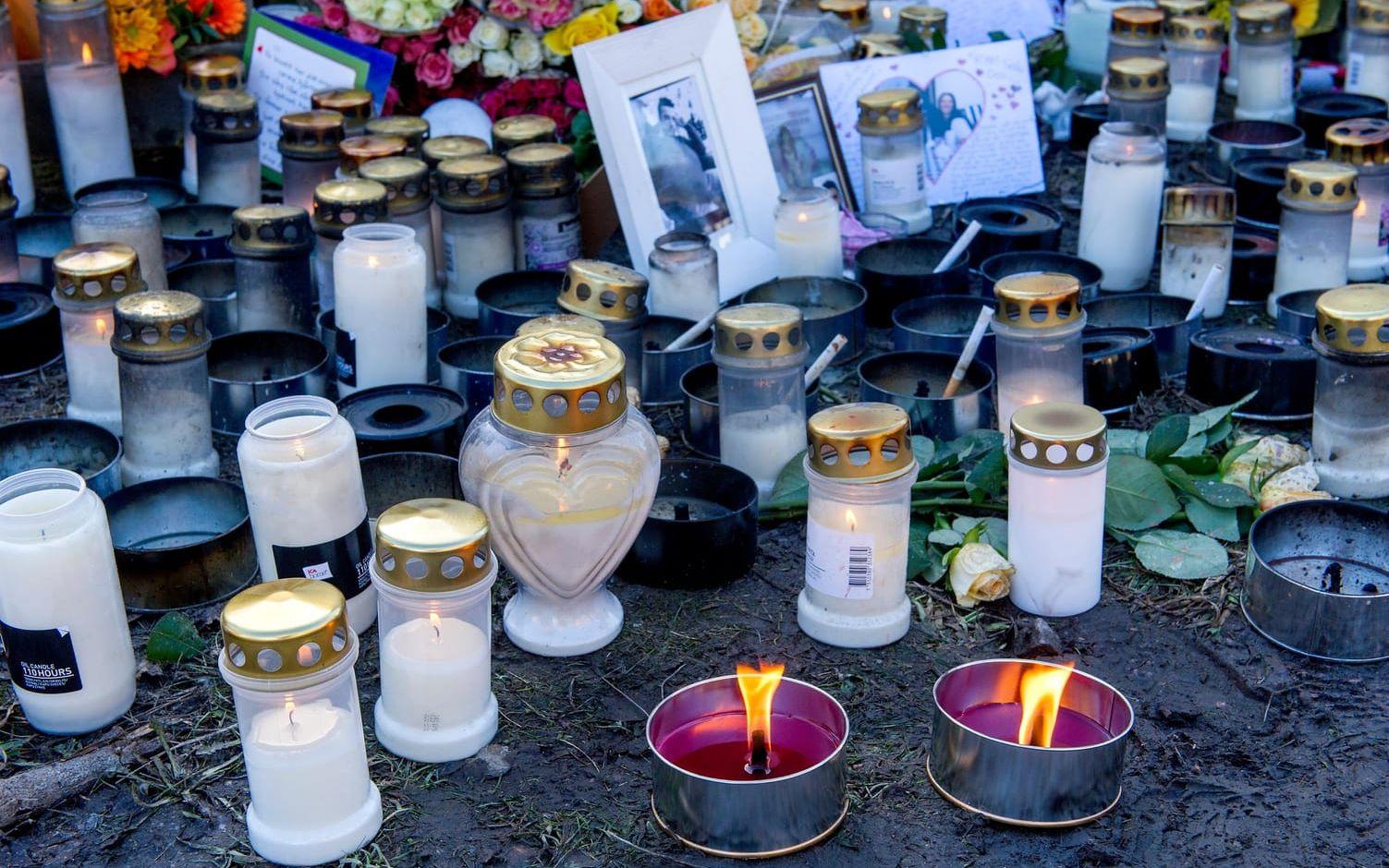 En stad i sorg. Uddevalla chockerades av mordet på de tre unga människorna.
