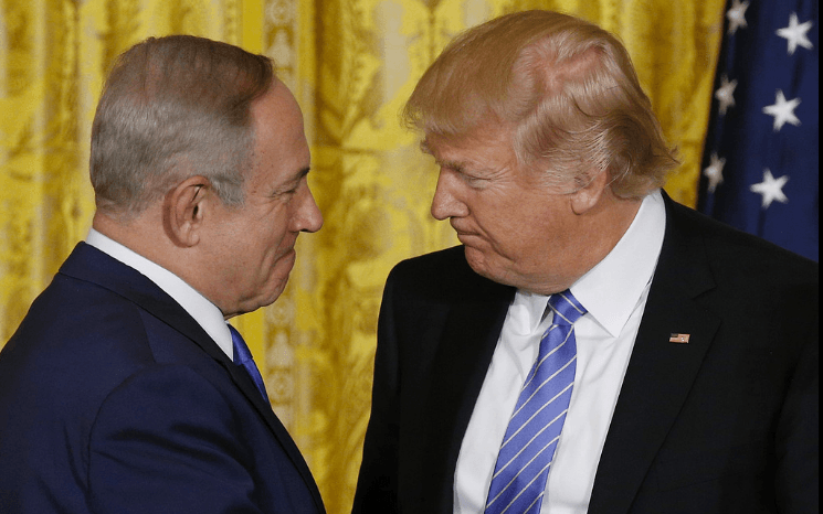 Benjamin Netanyahu och Donald Trump inledde mötet med en presskonferens. Bild: TT