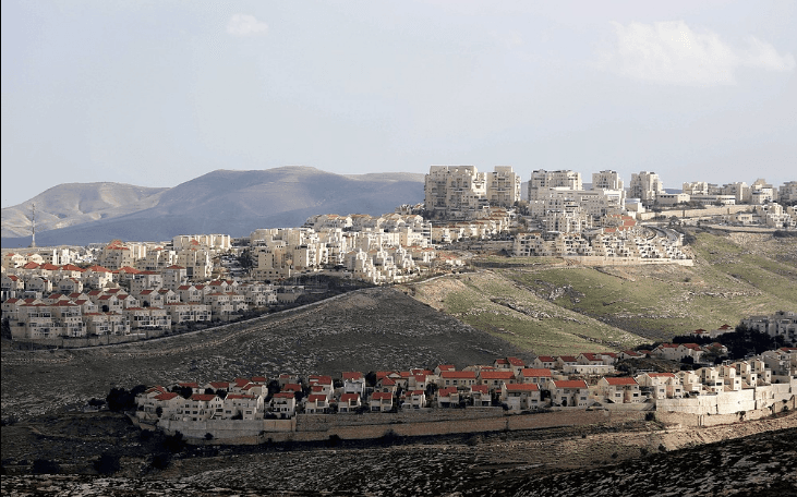Trump uppmanar dock Israel att lugna ner sig vad gäller bosättningarna på palestinsk mark. Bild: TT