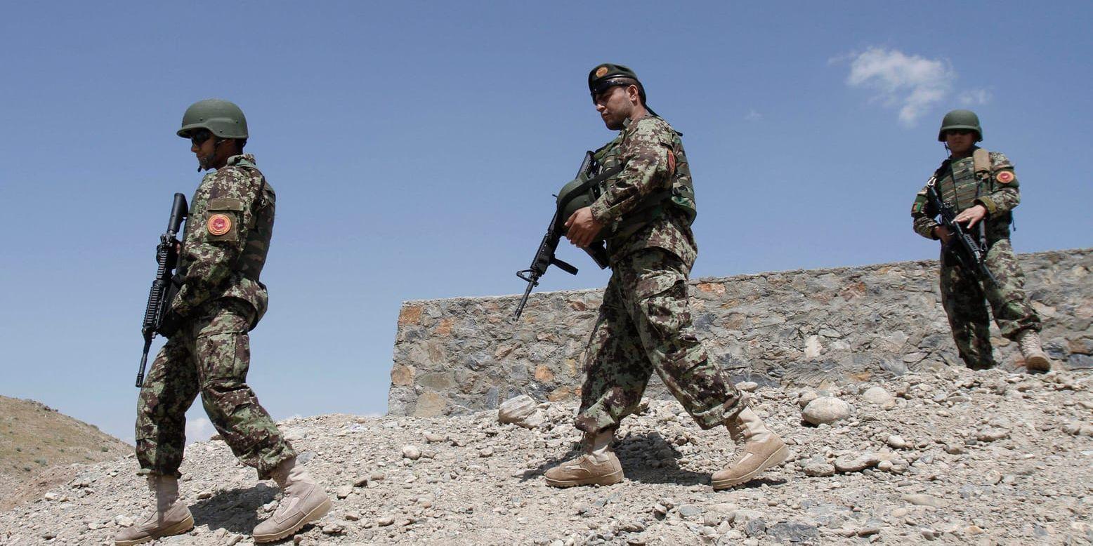 Afghanska regeringssoldater patrullerande utanför Kabul. Arkivbild.