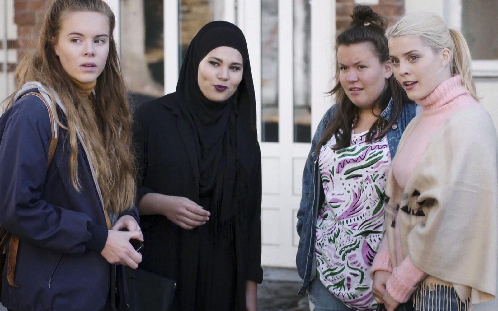 Iman Meskini, som spelar Sana, har i tidigare intervjuer sagt att hon uppskattar att hon blivit en förebild för unga muslimska tjejer. Foto: SVT

