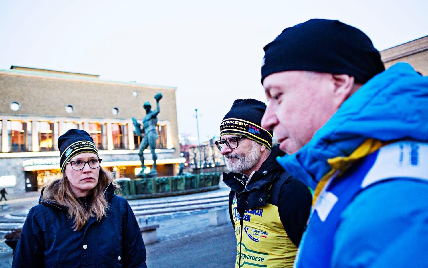 Maria Alphov från Barncancerfonden, Ingemar Kullberg från Team Rynkeby Göteborg och Ulf Strömbom från Ride of Hope Europe Team Göteborg har hjälpt till att arrangera ljusmanifestationen.