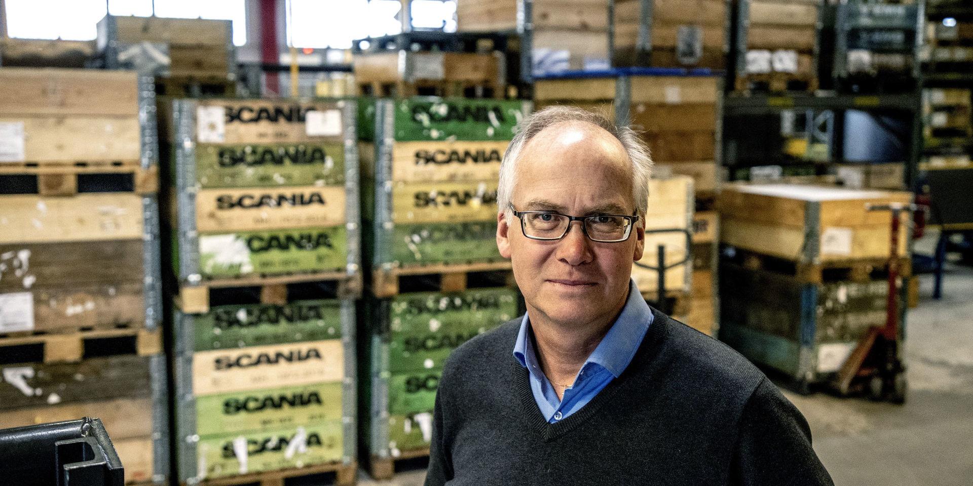 Stefan Ottosson är vd för Nordiq Group, med kontor på fabriken i Habo norr om Jönköping. Han vädjar om att fordonstillverkarna ska starta sin produktion igen, om än på sparlåga, för att rädda underleverantörerna. 