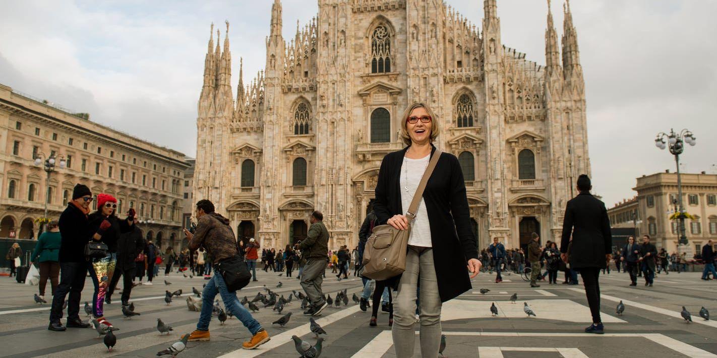 Fortunata "Nata" Triggiani poserar framför Milanos främsta turistattraktion. Duomo di Milano är världens näst största gotiska katedral, bara spanska Sevilla kan stoltsera med en ännu större.