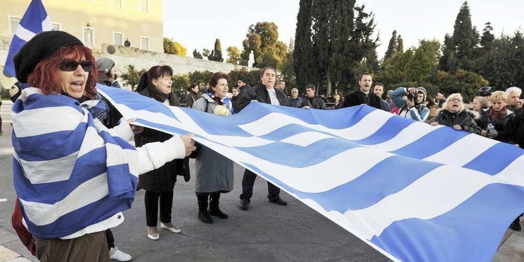Protester utanför parlamentet i Aten.