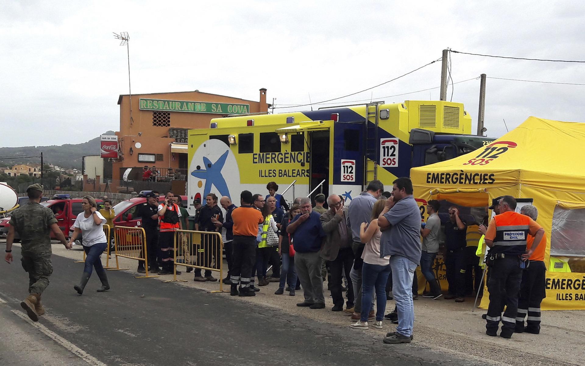 Räddningspersonal samlas i Sant Llorenc.