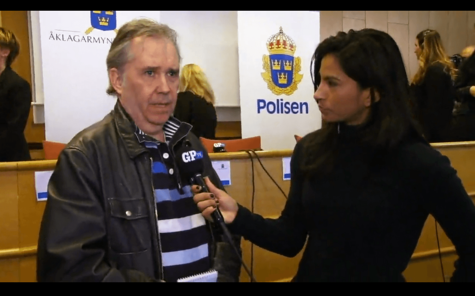 Kriminalnyheter är en av läsarnas stora favoriter på GP.se. Här intervjuas GP:s kriminalreporter Peter Linné av Cecilia Vaccari efter en presskonferens i polishuset.