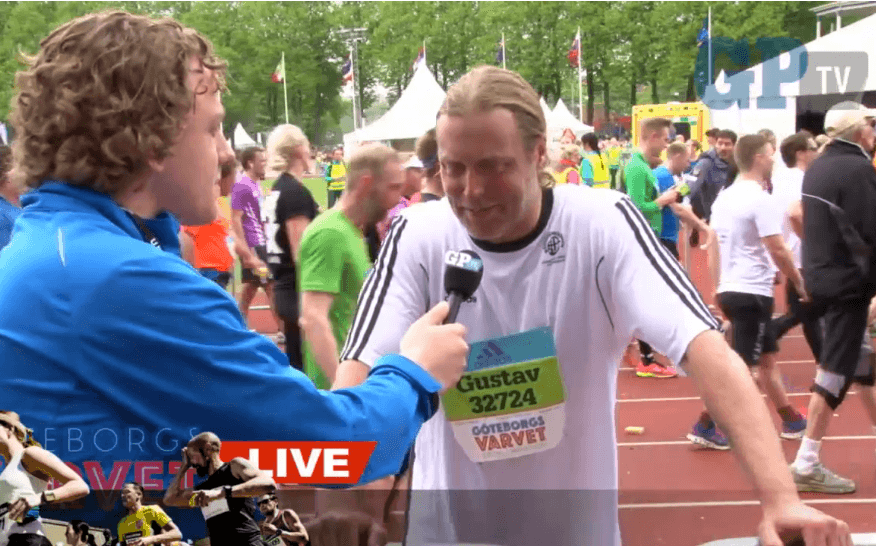 Under Göteborgsvarvet sände GP.se LIVE från både Slottskogsvallen och ute på stan, här intervjuar GP-sportens Fredrik Janlind en trött Gustav Trädgårdh, stjärnkrögare, som just avslutat loppet.
