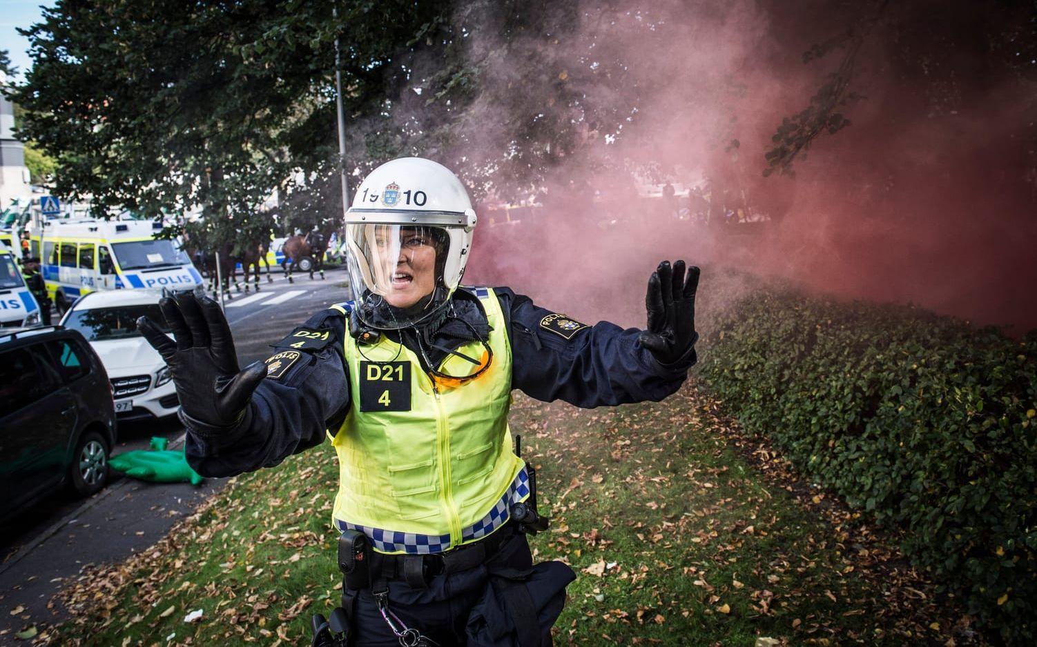 Flera gripandena skett efter våldsamma sammandrabbningar mellan polis och demonstranter. FOTO: Olof Ohlsson
