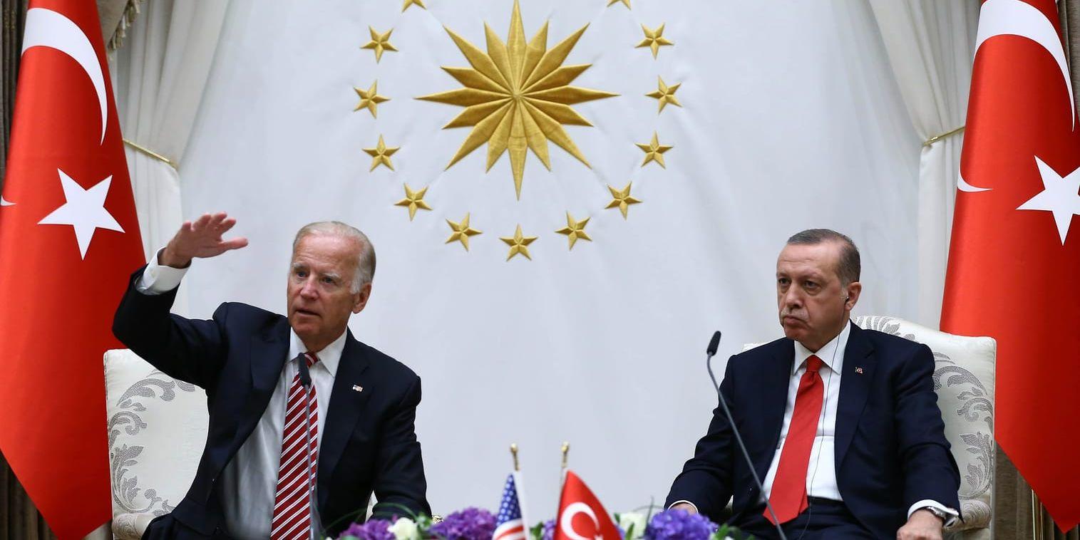 USA:s vicepresident Joen Biden och Turkiets president Recep Tayyip Erdogan pratar med medierna efter att ha träffats i Ankara.