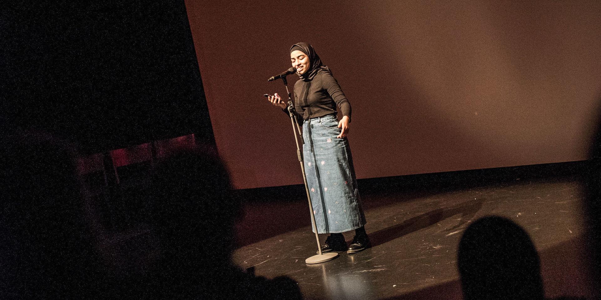 Sara Garib, vinnare av Ortens bästa poet 2018, på Göteborgs poesifestival.
