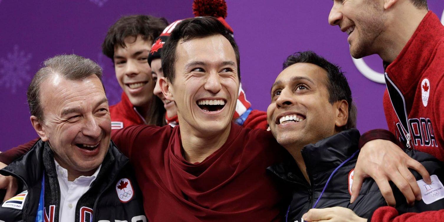Patrick Chan fick äntligen sitt OS-guld när Kanada vann konståkningens lagtävling.