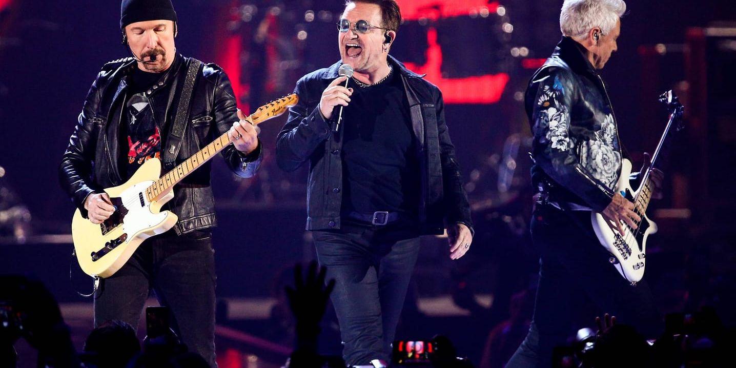 Bono skickade en hälsningen till den nyligen bortgångne Chris Cornell och hans fru Vicky Cornell. Arkivbild.