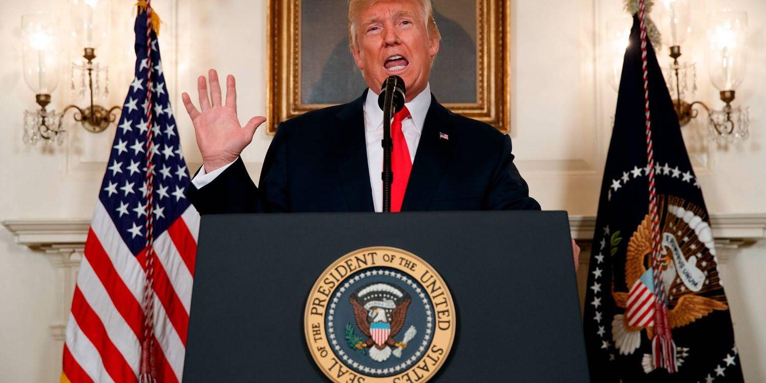President Donald Trump fördömer rasism i ett tal i Vita huset, två dagar efter den dödliga bilattacken i Charlottesville.