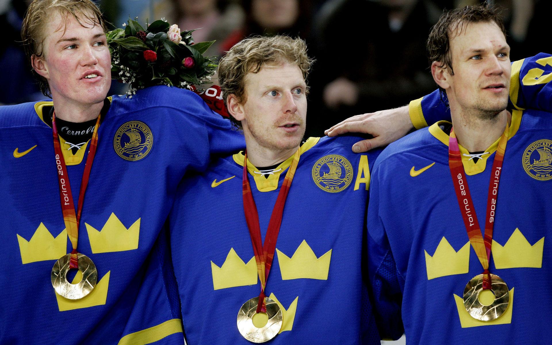 Även i Tre Kronor visade han klassen flera gånger om. Bland annat under OS 2006 som slutade med en guldmedalj runt halsen.
