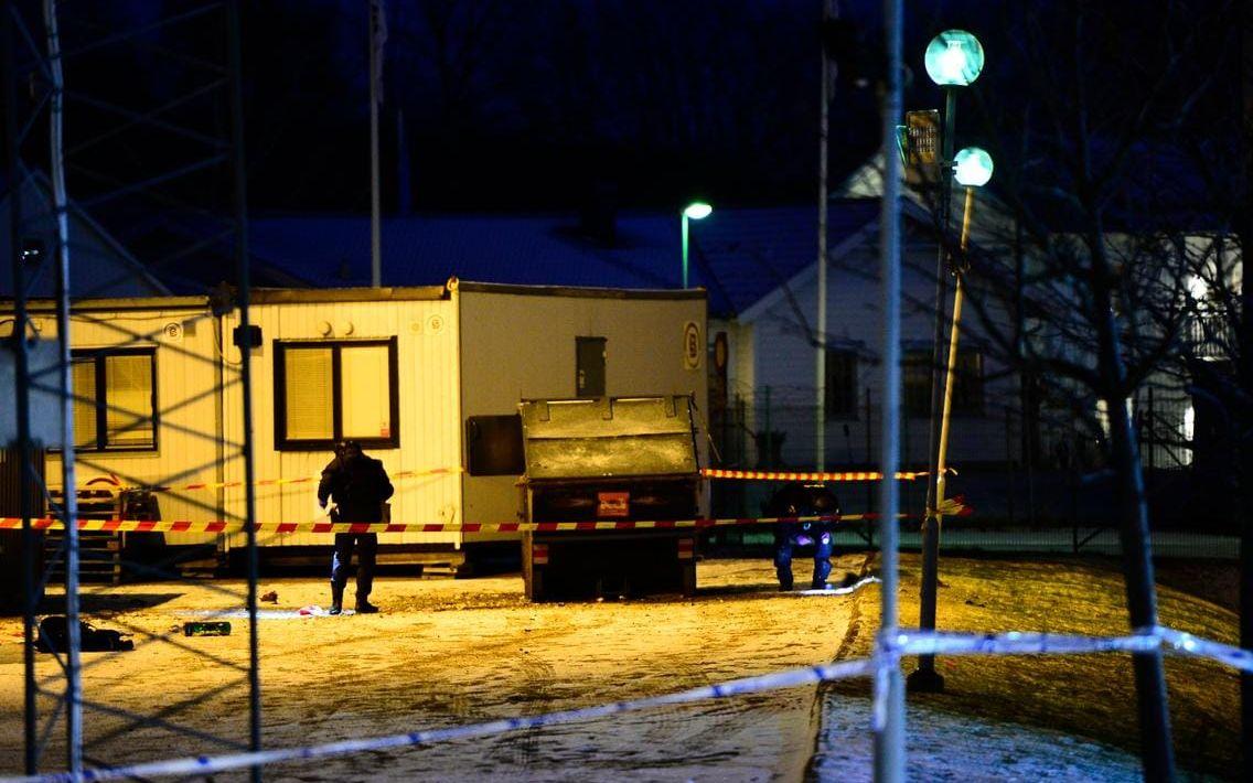 En man skadades allvarligt i en explosion vid ett flyktingboende i Järnbrott i Göteborg. Foto: Stefan Berg