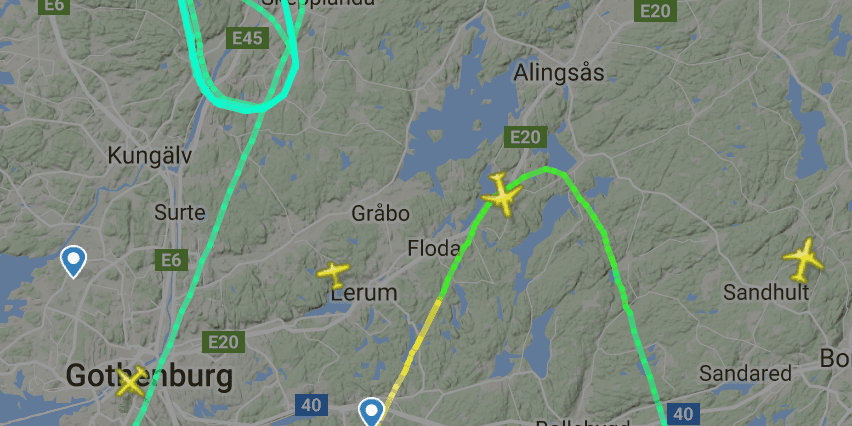 Planet cirkulerade flera varv norr om Göteborg innan beslut togs om att det istället skulle flyga mot Frankfurt i Tyskland. 
