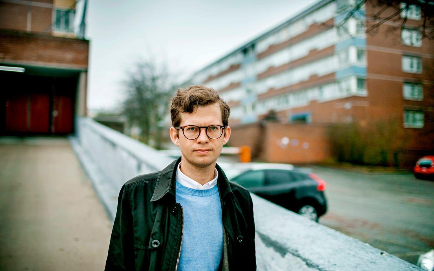 Axel Darvik (L) lyfter bostadsrättsbildningen i Tynnered som ett lyckat exempel. 