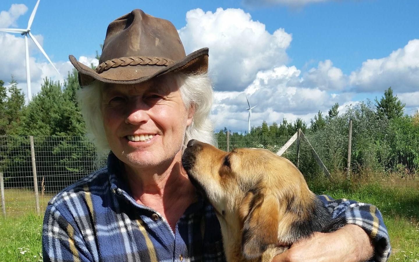 Snorre Selmer har tagit hand om omhändertagna hundar i ett år.
