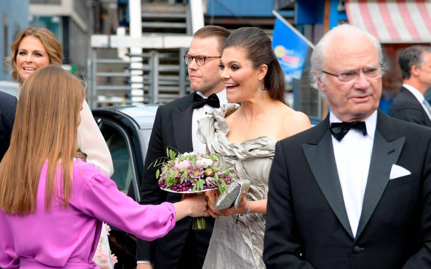 Kung Carl Gustaf, kronprinsessan Victoria och prins Daniel. Foto: TT