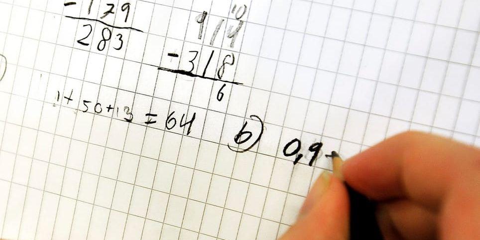 Matematik. Alliansregeringen satsade på att utöka antalet undervisningstimmar i matematik.