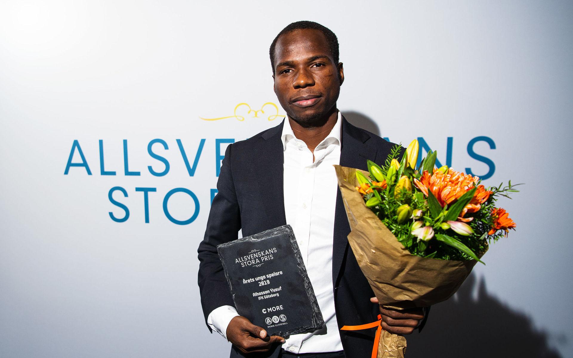 I november fick han ta emot pris som Årets unga spelare på galan Allsvenskan stora pris. 