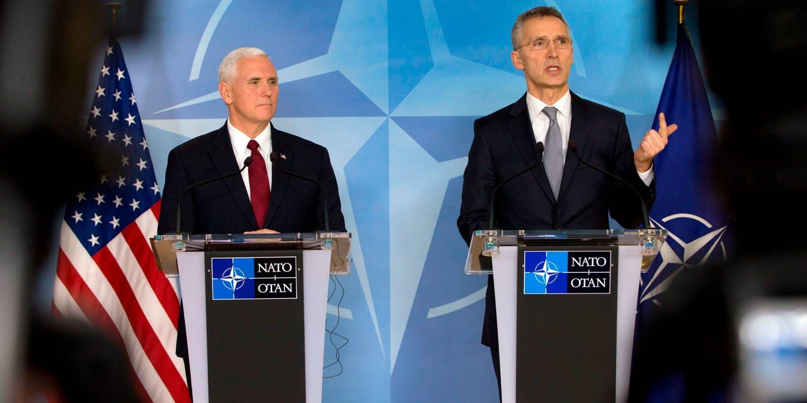 USA:s vicepresident Mike Pence (vänster) vill att alla Nato-länder har en försvarsbudget som motsvarar två procent av BNP. Natos generalsekreterare Jens Stoltenberg (höger) tycker att säkerheten måste prioriteras. Här talar ledarna vid en pressträff i måndags, efter Pence besök vid Nato-högkvarteret i Bryssel.