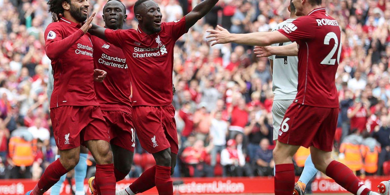 Liverpools Mohamed Salah till vänster firar sitt 1–0-mål mot West Ham.