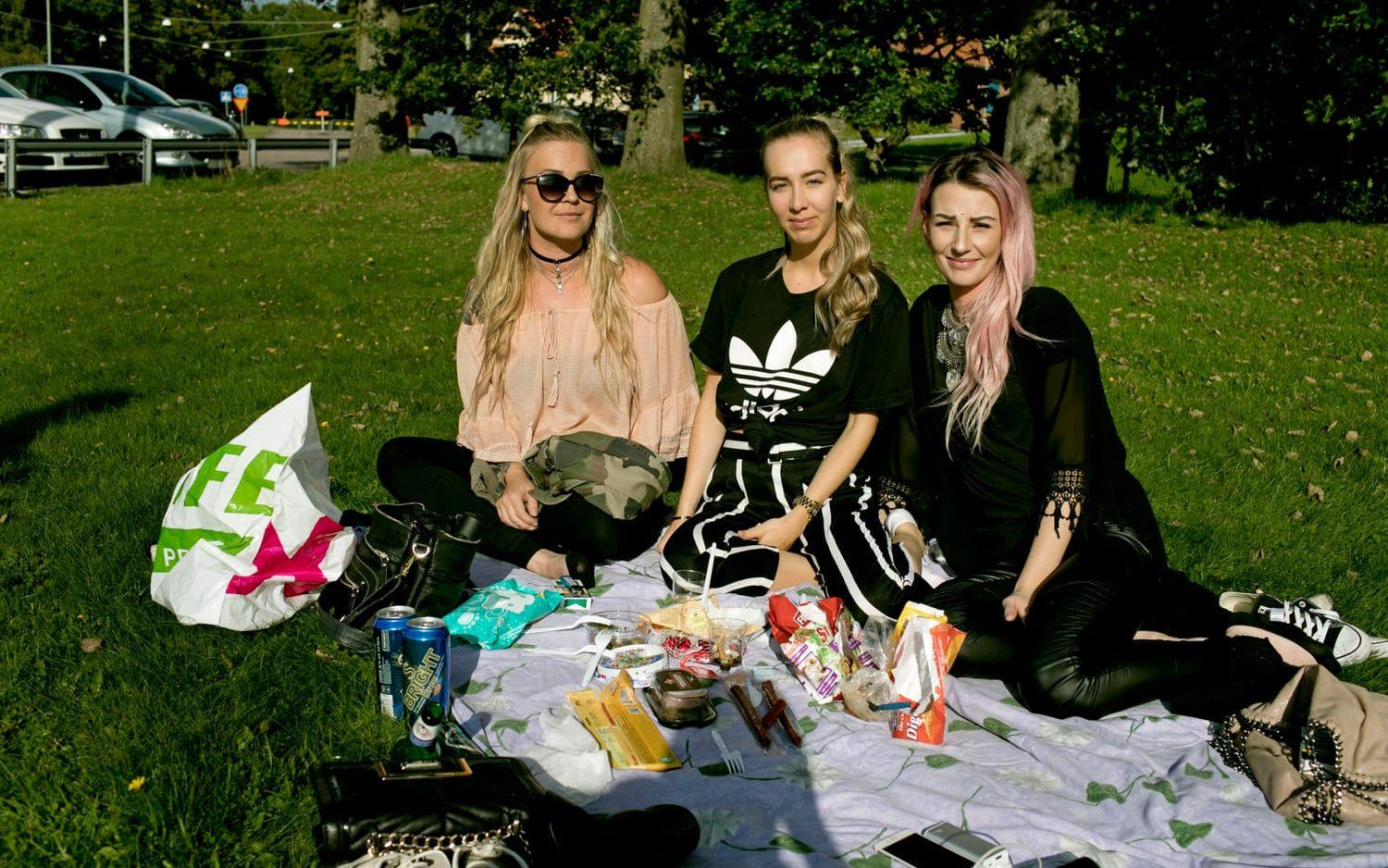 Stephenie Jonasson, 27 år, Emelie Jonasson, 23 år, Ebba Knutsson, 27 år, Göteborg: Det här är en fin avslutning på sommaren. (Bild: Per Wahlberg)